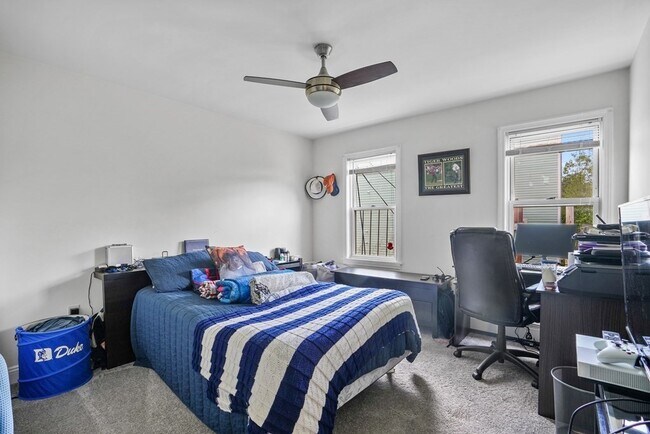 140 D St, Unit 2 in Boston, MA - Building Photo - Building Photo