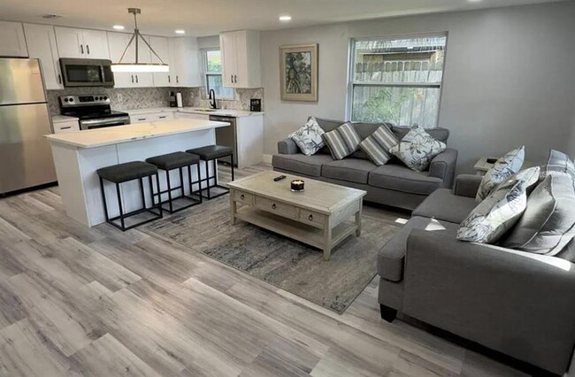 3524 Chapel Dr in Sarasota, FL - Building Photo - Building Photo