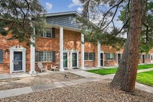 13988 E Utah Cir in Aurora, CO - Building Photo