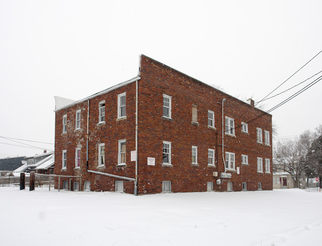 1909 Sullivant Ave in Columbus, OH - Foto de edificio - Building Photo