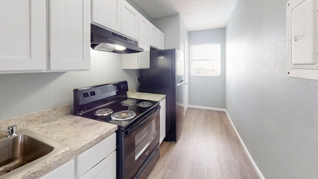 Lakeland Manor Apartment Homes in Lakeland, FL - Foto de edificio - Building Photo