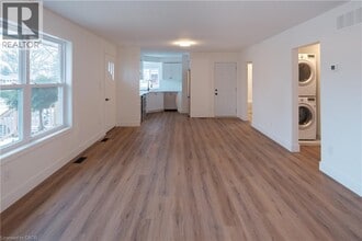 2137 Mt Forest Dr in Burlington, ON - Building Photo - Building Photo