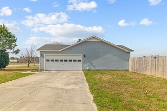 101 N Ivy Dr in Hubert, NC - Building Photo - Building Photo