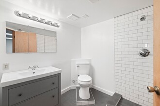 3419 SE 57th Ave, Unit Basement in Portland, OR - Building Photo - Building Photo