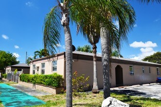 Cubera in Hollywood, FL - Foto de edificio - Building Photo