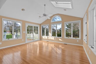 127 Two Rod Hwy in Wethersfield, CT - Building Photo - Building Photo