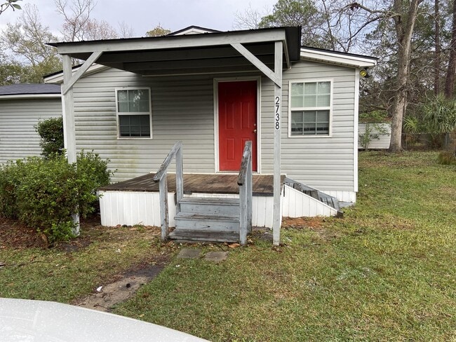 property at 2738 Dogwood Cir