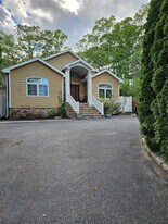 52 Hilltop Ln in Wyandanch, NY - Building Photo