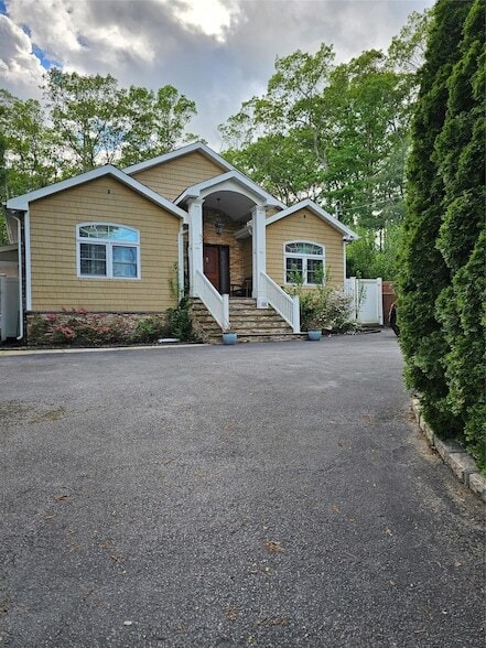 property at 52 Hilltop Ln