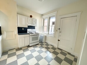 14 Alton Pl, Unit 3 in Brookline, MA - Building Photo - Building Photo