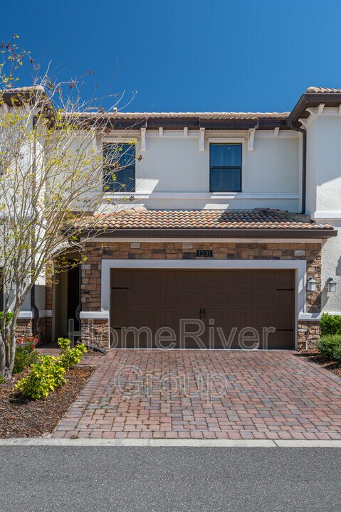 1231 Sandwedge St in Davenport, FL - Foto de edificio