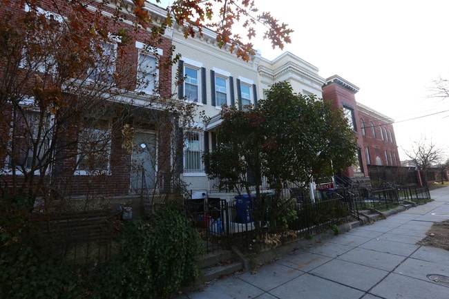 619 15th St NE in Washington, DC - Building Photo - Building Photo