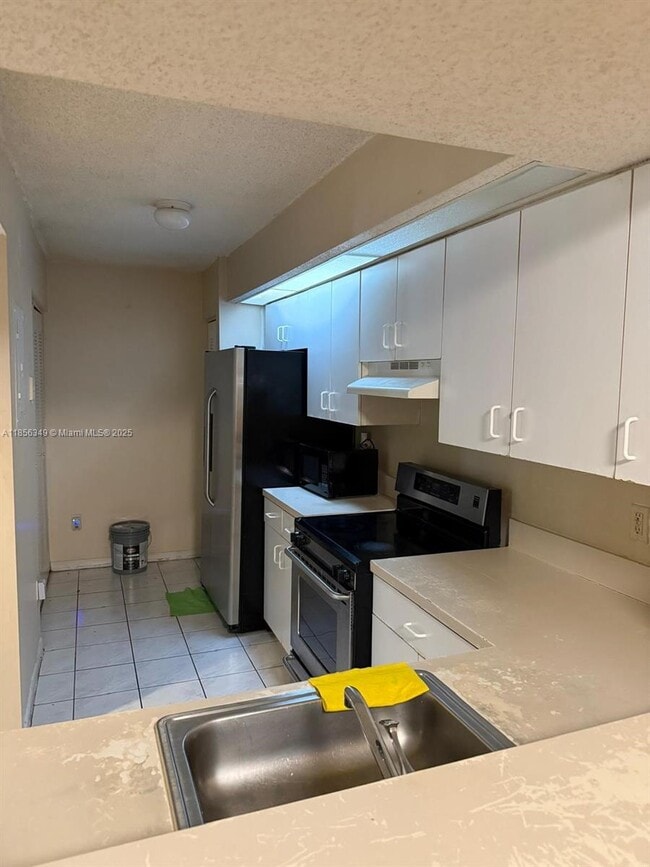 18840 NW 57th Ave in Hialeah, FL - Building Photo - Building Photo