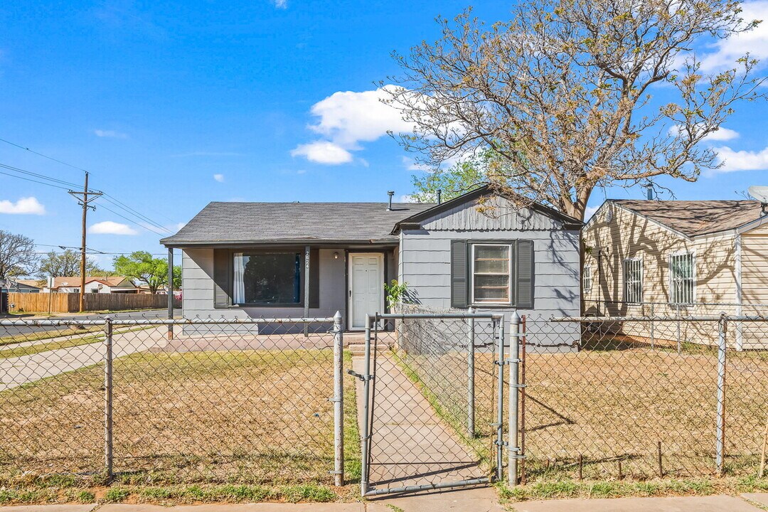 2624 2nd St in Lubbock, TX - Building Photo