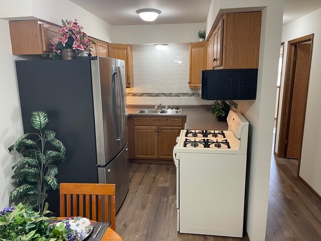 6850 W Kathleen Ct in Franklin, WI - Foto de edificio - Building Photo