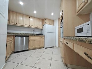 905 Brickell Bay Dr in Miami, FL - Building Photo - Building Photo