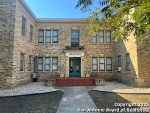 128 W Magnolia Ave in San Antonio, TX - Building Photo
