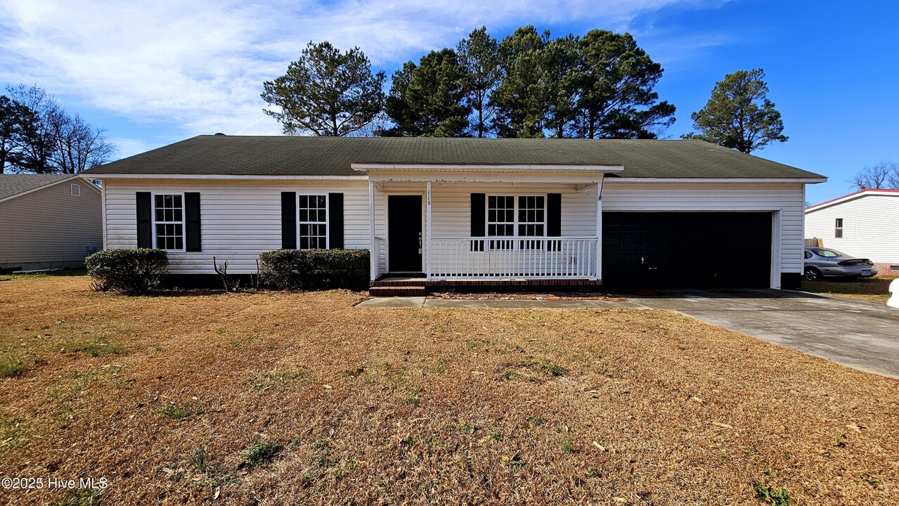 116 Meadow Farm Rd in Richlands, NC - Building Photo