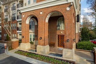 Madison Square at Dunwoody in Atlanta, GA - Building Photo - Building Photo