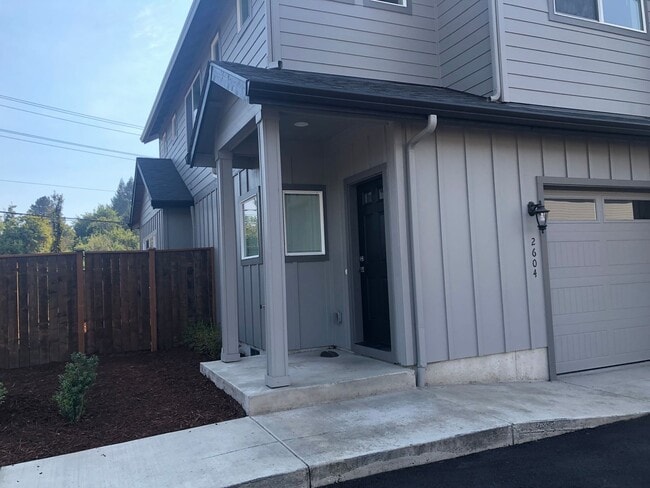 2604 Ross Ln in Eugene, OR - Building Photo - Building Photo
