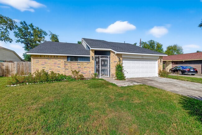 5530 Oak Falls Dr in Houston, TX - Building Photo - Building Photo