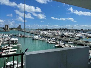 555 NE 15th St, Unit 512 in Miami, FL - Building Photo - Building Photo