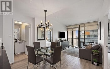 38 Grenville St in Toronto, ON - Building Photo - Building Photo