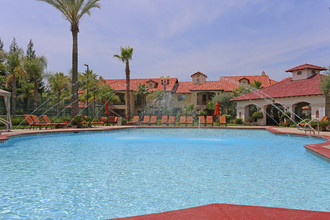 Dominion Courtyard Villas in Fresno, CA - Building Photo - Building Photo