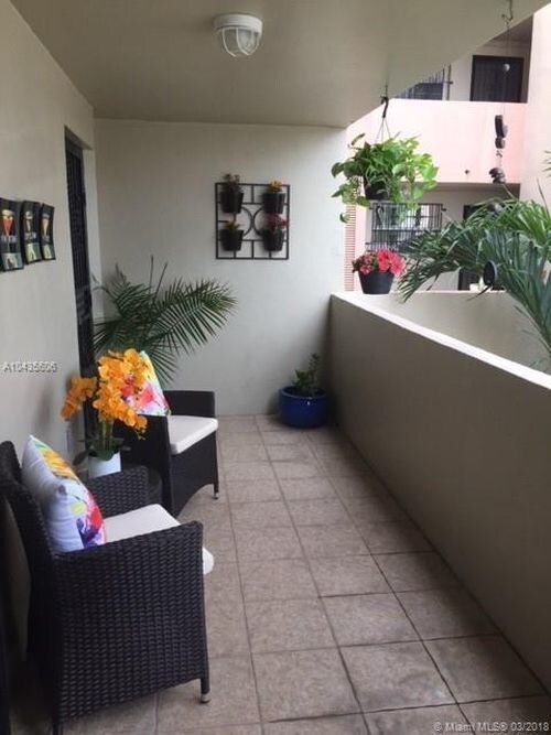 2000 Biarritz Dr in Miami Beach, FL - Building Photo