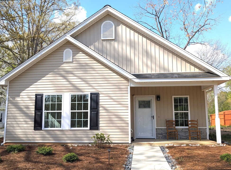 2421 Atwood Rd in Winston-Salem, NC - Building Photo