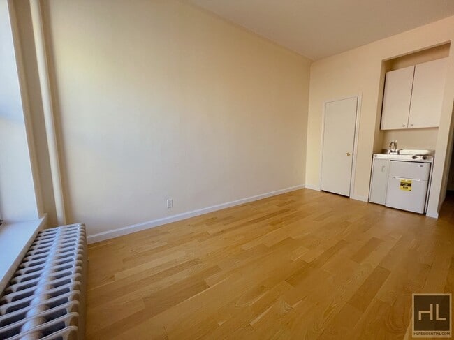 53 W 72nd St in New York, NY - Building Photo - Building Photo