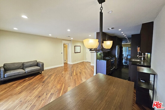 382 E California Blvd in Pasadena, CA - Building Photo - Building Photo