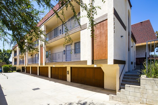 2608 W Alhambra Rd in Alhambra, CA - Foto de edificio - Building Photo