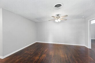 73 Dipping Ln in Houston, TX - Building Photo - Building Photo