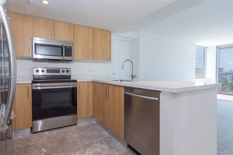 1100 100th St, Unit #804 in Bay Harbor Islands, FL - Foto de edificio - Building Photo
