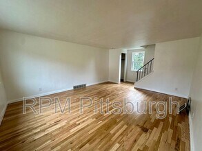 975 Elizabeth St in Pittsburgh, PA - Building Photo - Building Photo
