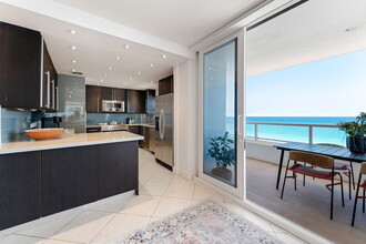 5005 Collins Ave in Miami Beach, FL - Foto de edificio - Building Photo