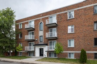 1735 Édouard-Laurin Boul in St. Laurent, QC - Building Photo