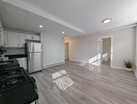 732 W Roscoe St, Unit SG in Chicago, IL - Building Photo - Building Photo