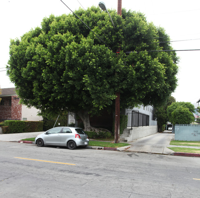 1614 Grismer in Burbank, CA - Foto de edificio - Building Photo