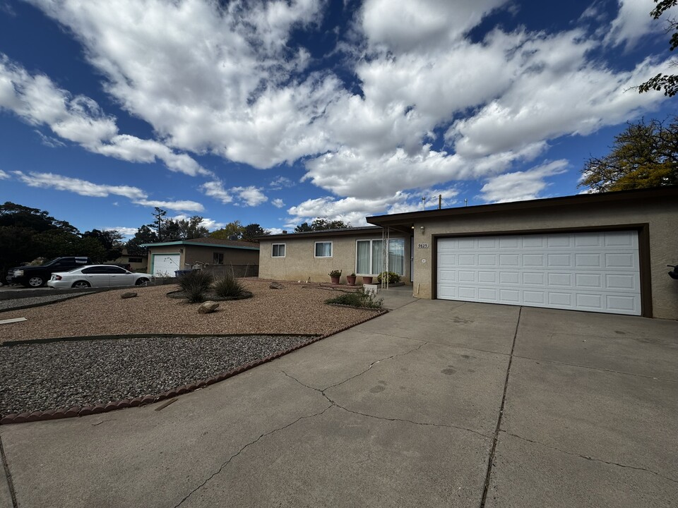 9825 Mcknight Ave NE in Albuquerque, NM - Building Photo