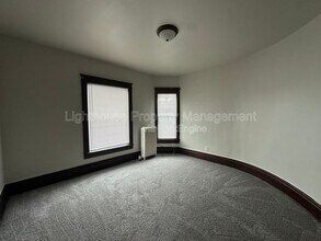 566 Capital Ave SW in Battle Creek, MI - Building Photo - Building Photo