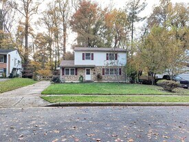 704 Shirley Manor Rd in Reisterstown, MD - Building Photo