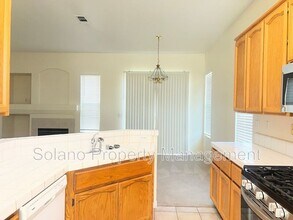 480 Stern Dr in Dixon, CA - Building Photo - Building Photo