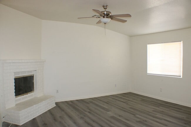 8570 Oleander Ave in California City, CA - Building Photo - Building Photo