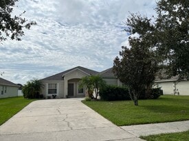 2253 Meadow Oak Cir in Kissimmee, FL - Building Photo