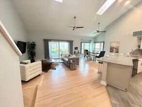 661 Segovia Ct NE in St. Petersburg, FL - Building Photo - Building Photo