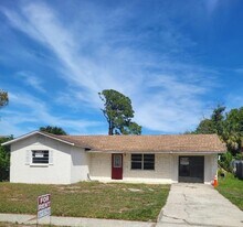 511 65th Ave Dr W in Bradenton, FL - Building Photo