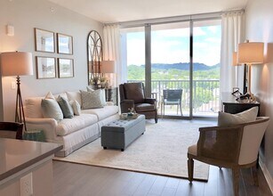 4012 Hillsboro Pike in Nashville, TN - Foto de edificio - Building Photo