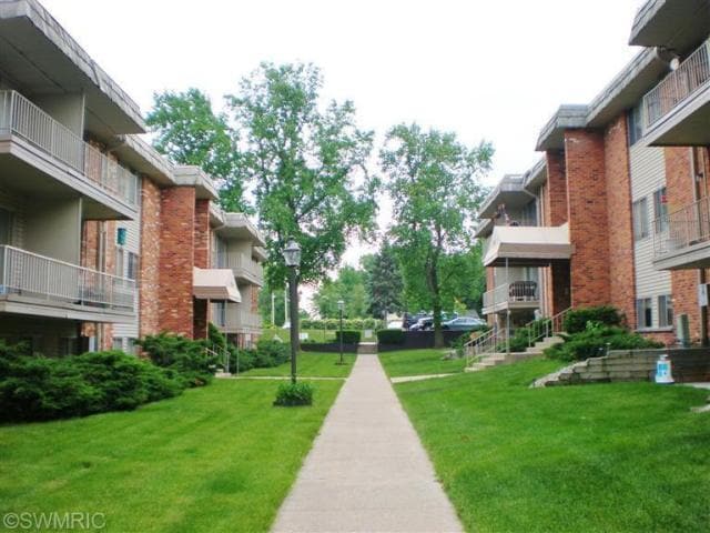 742 W Kilgore Rd, Unit 305 in Kalamazoo, MI - Building Photo - Building Photo